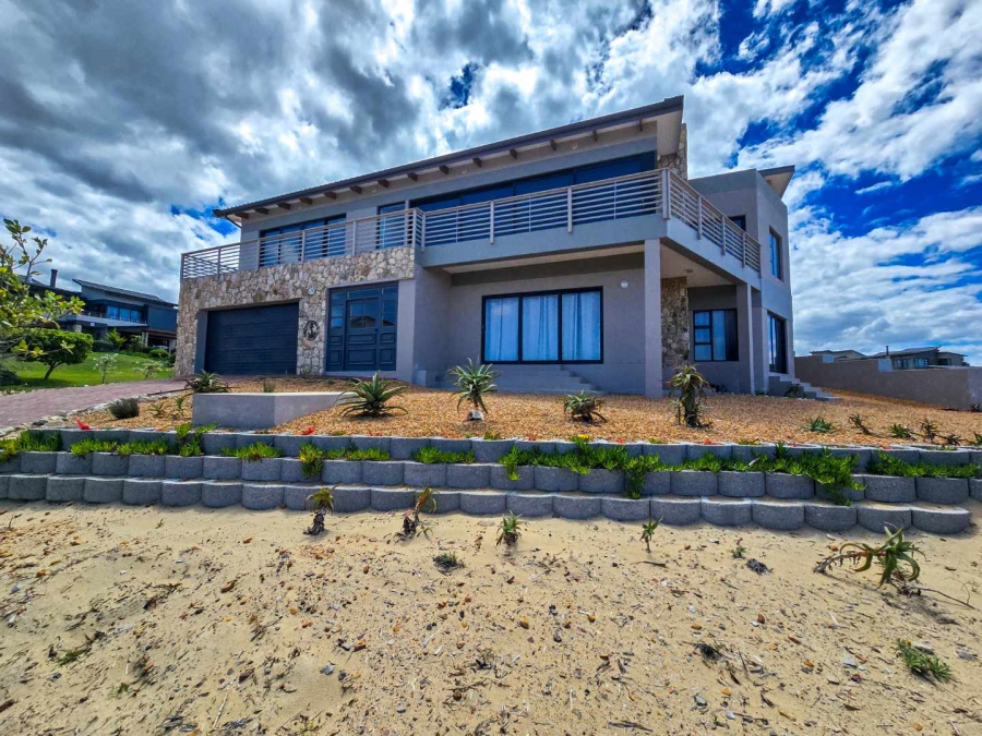 5 Bedroom Property for Sale in Stilbaai Oos Western Cape